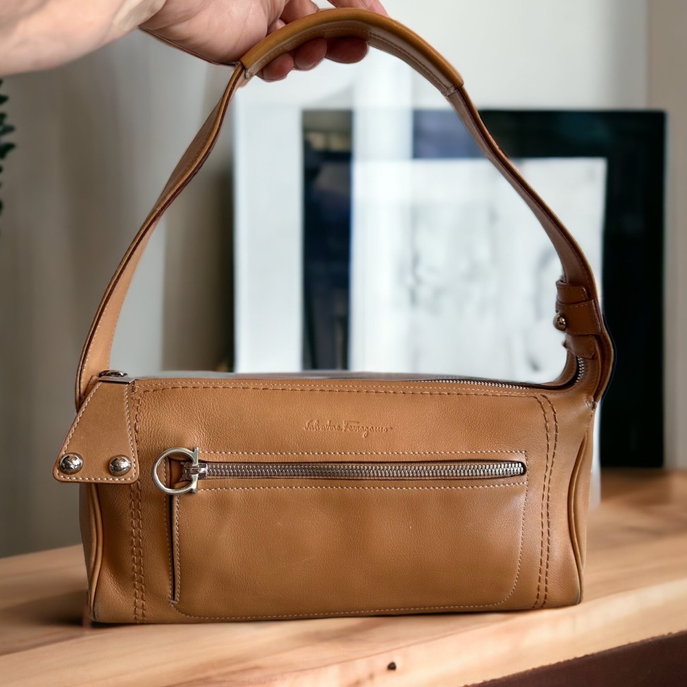 SALVATORE FERRAGAMO luxury shoulder bag gancini pull soft leather luxury #H80c